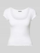 REVIEW Slim Fit T-Shirt aus Viskose-Mix mit Spitzenbesatz in Weiss, Gr...
