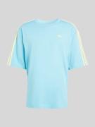 adidas Originals Loose Fit T-Shirt mit Logo Stitching in Tuerkis, Größ...