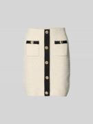 Self-Portrait Minirock mit Eingrifftaschen in Ecru, Größe M