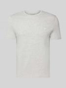 REVIEW Basic Slim Fit T-Shirt mit Flock-Logo auf der Brust in Hellgrau...