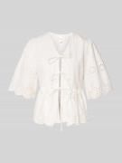YAS Regular Fit Bluse mit Lochstickereien Modell 'Cornelia' in Weiss, ...