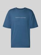 Tommy Hilfiger Regular Fit T-Shirt mit Label-Schriftzug aus reiner Bau...