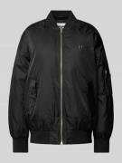 REVIEW Bomberjacke mit Label-Print in Black, Größe XS