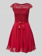Swing Cocktailkleid mit Spitzenbesatz und Bindegürtel in Rot, Größe 32
