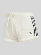 adidas Originals Regular Fit Shorts in Strickoptik in Offwhite, Größe ...