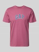 GAP T-Shirt mit Logo-Patch und Rundhalsausschnitt in Kirsche, Größe L