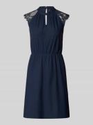 Vero Moda Tailliertes Freizeitkleid mit Spitzenbesatz Modell 'MILLA' i...