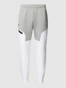 Under Armour Sweathose mit Logo-Print in Hellgrau, Größe XXL