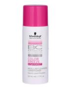 Moisture Kick Spray ist ein leichtes Spray Conditioner 50 ml