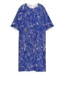 Arket Bedrucktes Kleid Blau/Cremeweiß, Alltagskleider in Größe 34. Far...