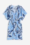 H&M Kleid mit V-Ausschnitt Hellblau/Palmen, Alltagskleider in Größe XX...