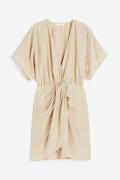 H&M Kleid mit V-Ausschnitt Hellbeige, Alltagskleider in Größe XL. Farb...