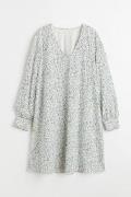 H&M Kleid mit V-Ausschnitt Weiß/Geblümt, Alltagskleider in Größe XS. F...