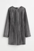 H&M Figurbetontes Kleid Grau, Alltagskleider in Größe 40. Farbe: Grey