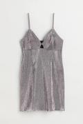 H&M Minikleid mit Cut-out Silberfarben, Party kleider in Größe XL. Far...