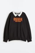 H&M Oversized Sweatshirt Schwarz/Stranger Things, Sweatshirts in Größe...