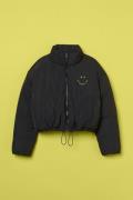 H&M+ Kurzes Puffer Jacket Schwarz/Smiley®, Jacken in Größe XXL. Farbe:...