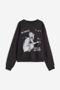 H&M Sweatshirt mit Print Schwarz/Blondie, Sweatshirts in Größe S. Farb...