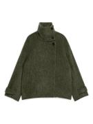 Arket Flauschige Jacke aus Wollmischung Dunkelgrün, Jacken in Größe 44...