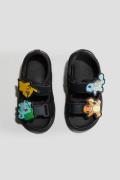 H&M Sandalen Schwarz/Pokémon in Größe 26. Farbe: Black/pokémon