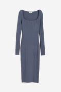 H&M Geripptes Kleid mit Karree-Ausschnitt Taubenblau, Alltagskleider i...