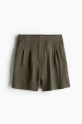 H&M Knielange Shorts Dunkles Khakigrün in Größe 36. Farbe: Dark khaki ...