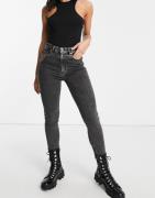 Love Moschino – Pantalone – Enge Jeans in Schwarz mit Logo hinten