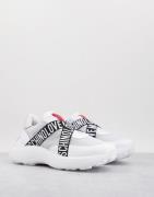 Love Moschino – Lauf-Sneaker in Perlmuttweiß/Weiß/Silber mit Logoband-...